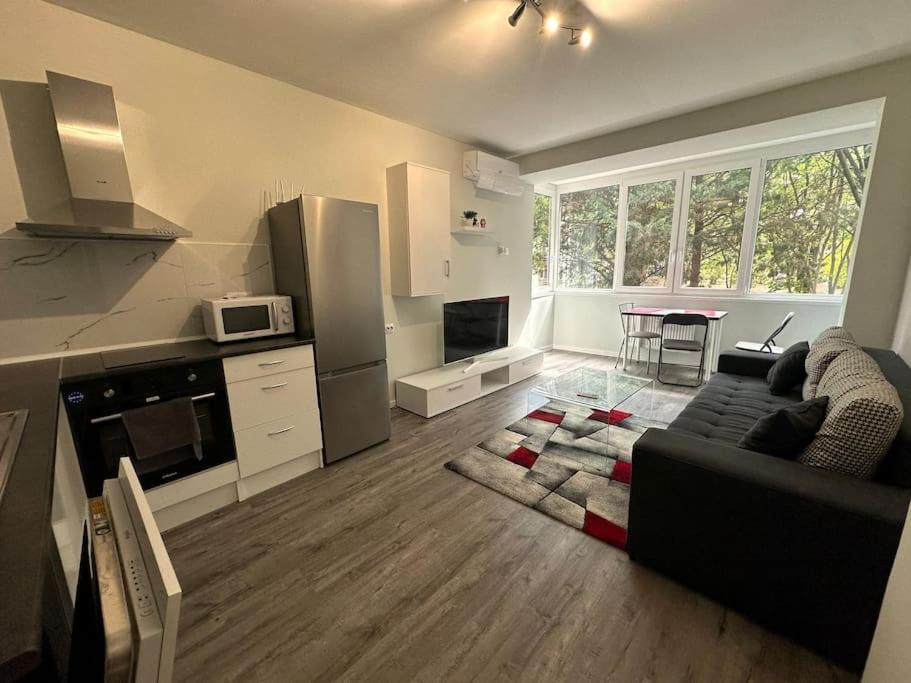 Modern Place 2bdr 1livingroom Apartment